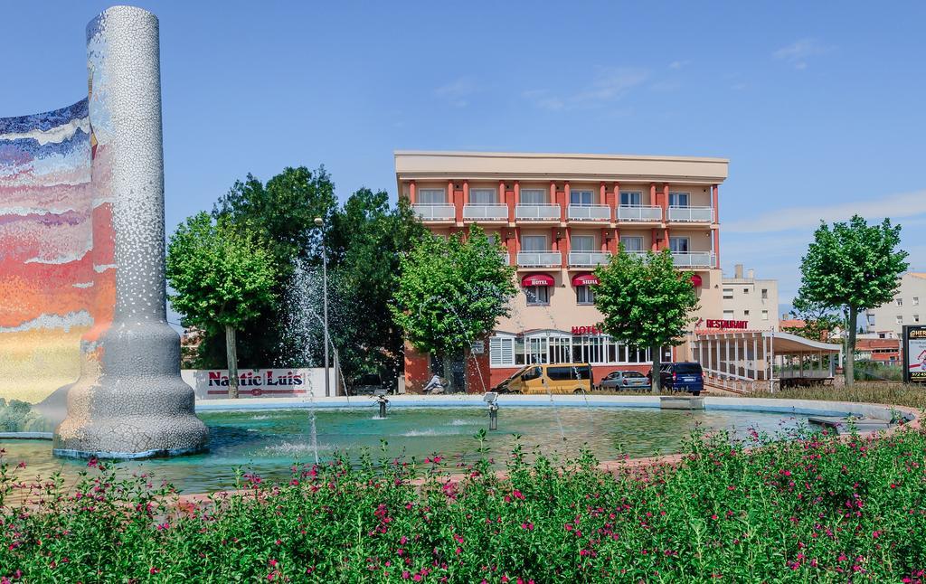 Hotel Silvia Empuriabrava Exterior photo